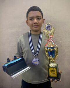 Juara 1 Robot Sumo SD/SMP: Rifki dari SMP N 1 Pancur Batu.