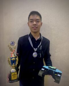 Juara 2 Robot Soccer SMA (Grup A): Habib dari SMA N 1 Medan.